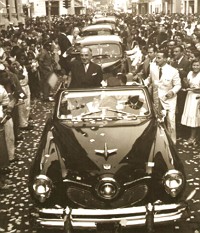 Getúlio Vargas num desfile de rua em 1951